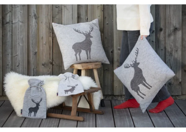 SILVRETTA cushion cover "centered deer" (GRS) - Image 3