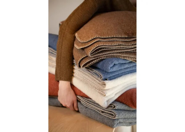MERANO wool-blend throw "faux solid" (GRS) - Image 5