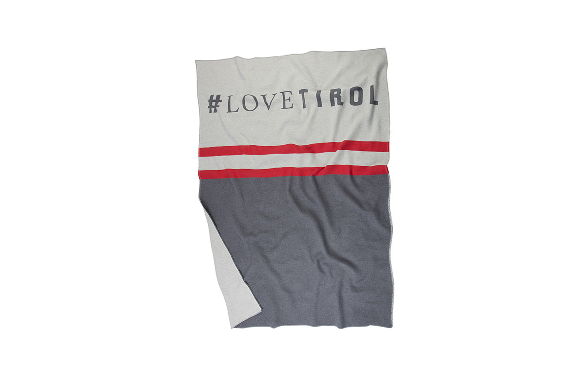 Decke mit Logoeinwebung #lovetirol